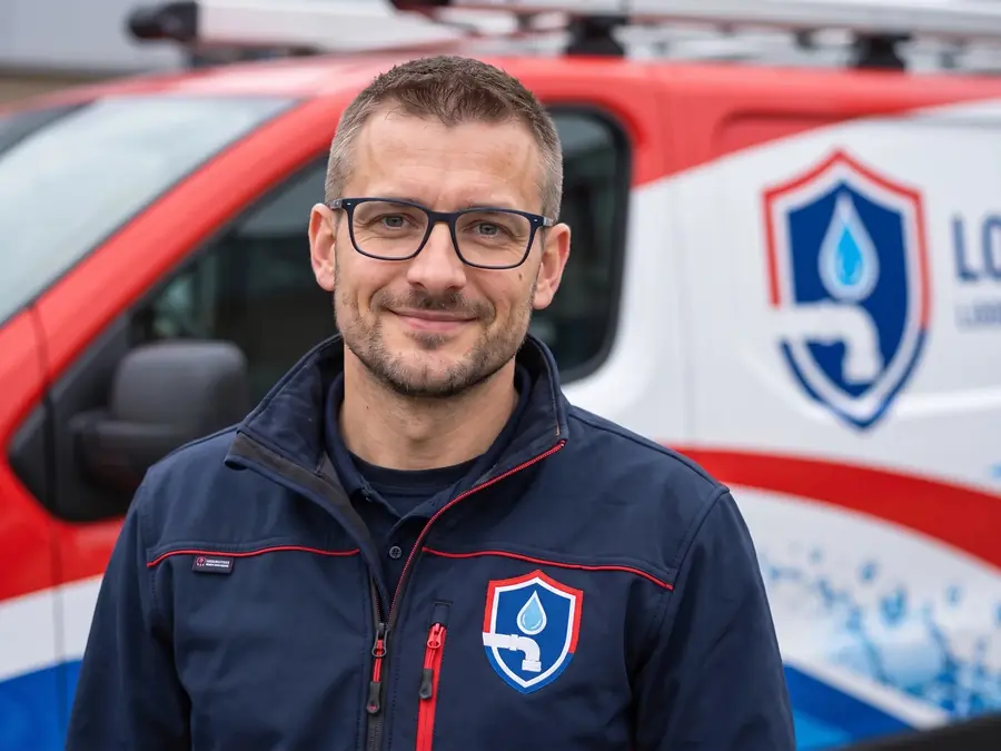 Monteur van Loodgieter Utrecht Ontstoppingsbedrijf aan het werk in Utrecht